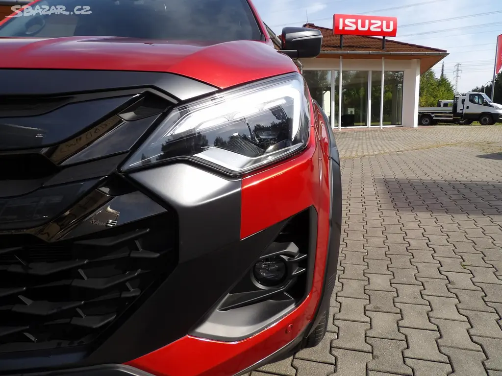 Isuzu D-Max, Double Cab 4x4 V-CROSS A/T - fotka 4
