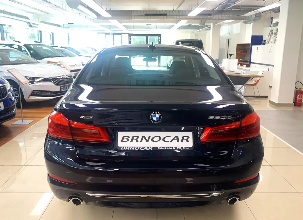BMW Řada 5, 520d xDrive, ČR, 1.MAJ. - fotka 5