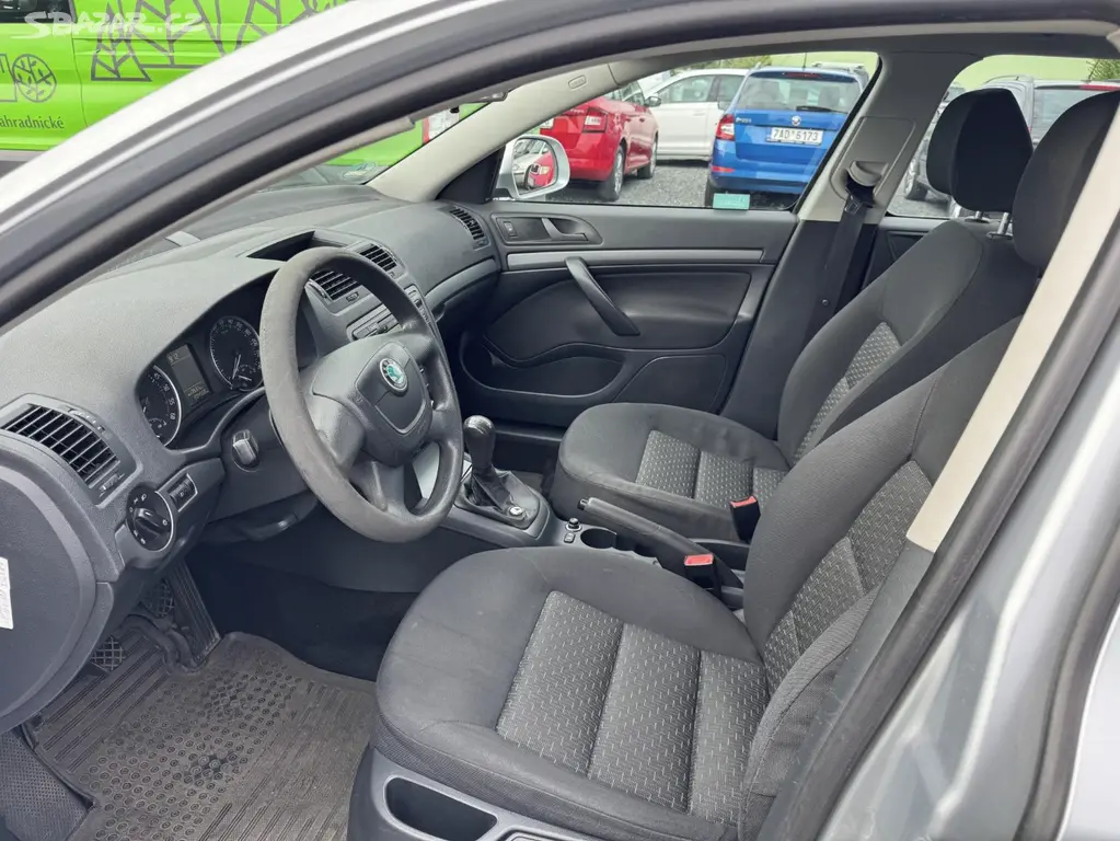 Škoda Octavia II 1.6TDI, kombi, 2010 - fotka 6