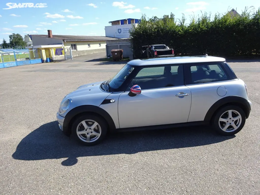 Mini Cooper 1.4i r.v.2007 (70 kw) - fotka 2