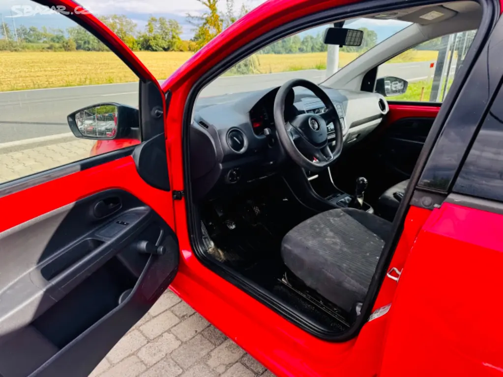 VW UP 1.0 MPi 44kW r.v. 2017, 5 dveří - fotka 5