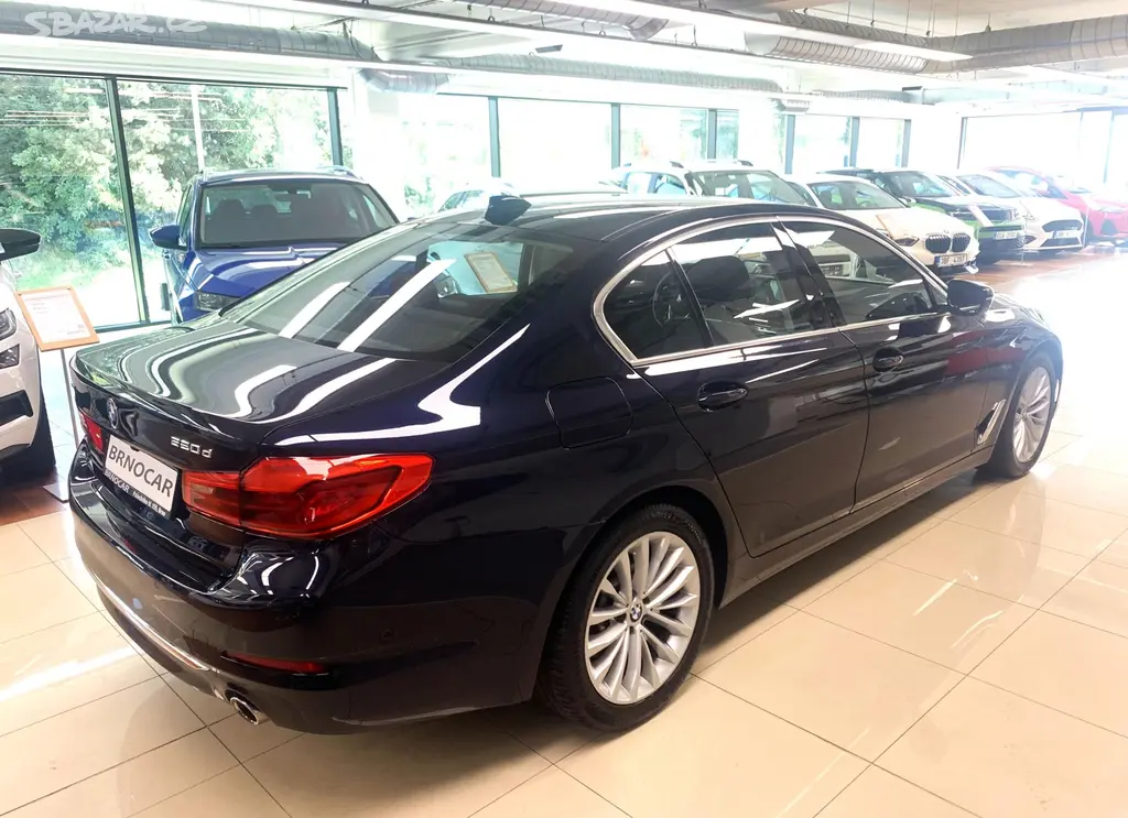 BMW Řada 5, 520d xDrive, ČR, 1.MAJ. - fotka 6