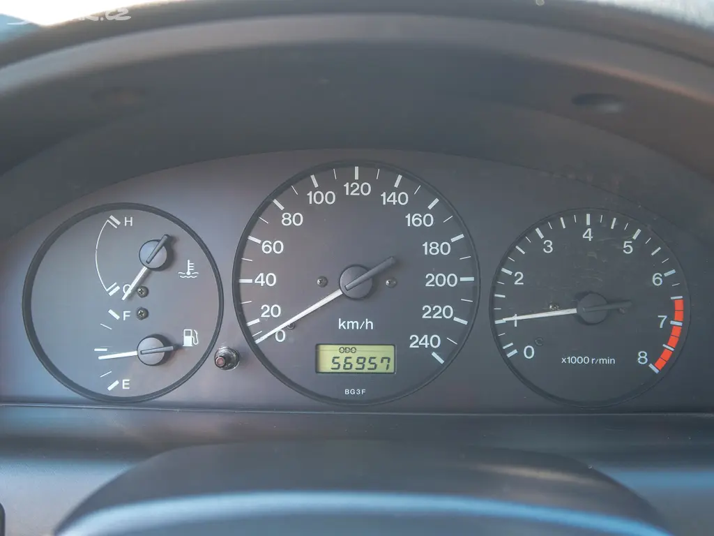 Mazda 323, 1.5i 65KW STAV! - fotka 6