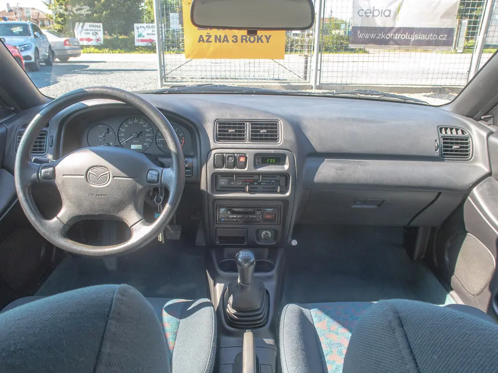 Mazda 323, 1.5i 65KW STAV! - fotka 4