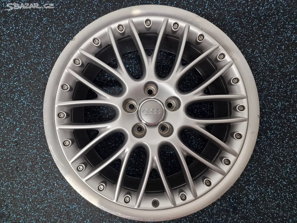 Audi TT  8J  Alu kolo 19  8J0601025P   1Ks