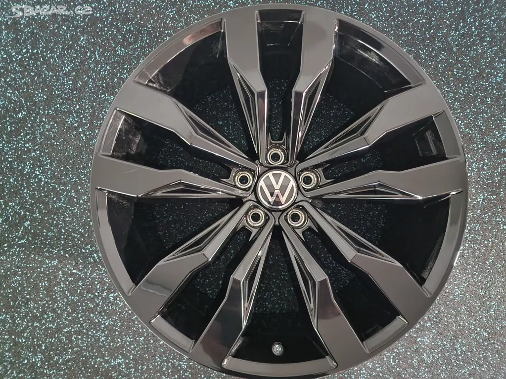 VW Tiguan II 2 Alu kolo 20 Suzuka  5NN601025Q