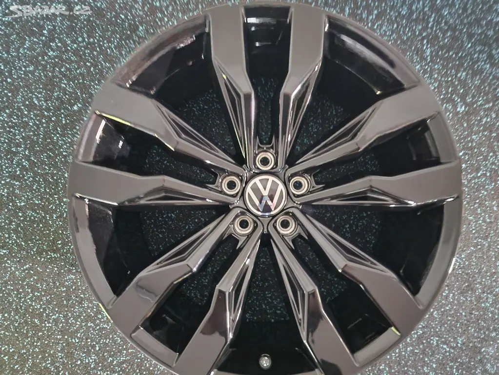 VW Tiguan II 2 Alu kolo 20 Suzuka  5NN601025Q