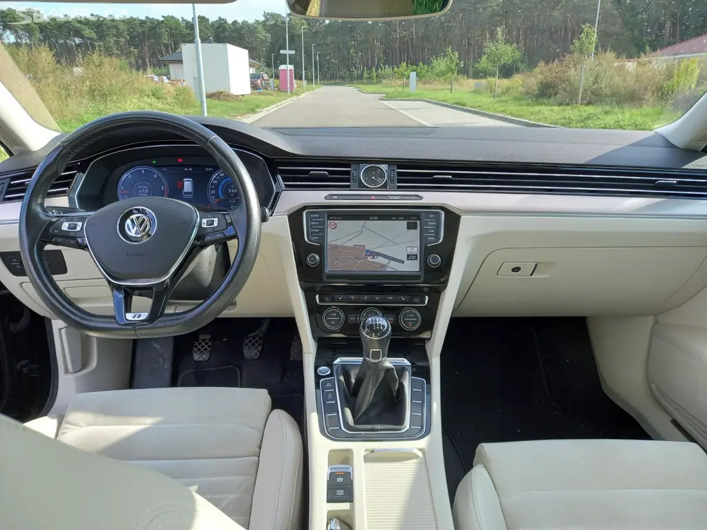 VW PASSAT B8 2,0TD-2015-150PS-LED-ACC-HIGHLINE-DYN - fotka 4