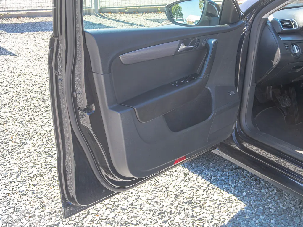Volkswagen Passat 2.0TDI 103KW CR DSG NAVI - fotka 4