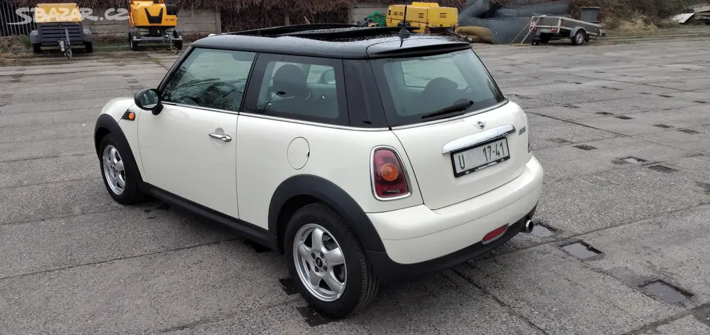 MINI COOPER 1,6L N12 88kw 2009 - fotka 2