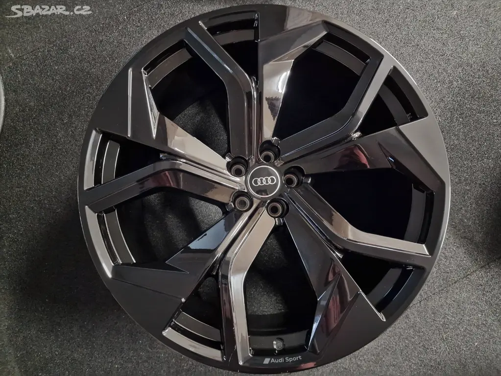 Audi RSQ8   Alu kolo 23  4M8601025 DC    1 Ks