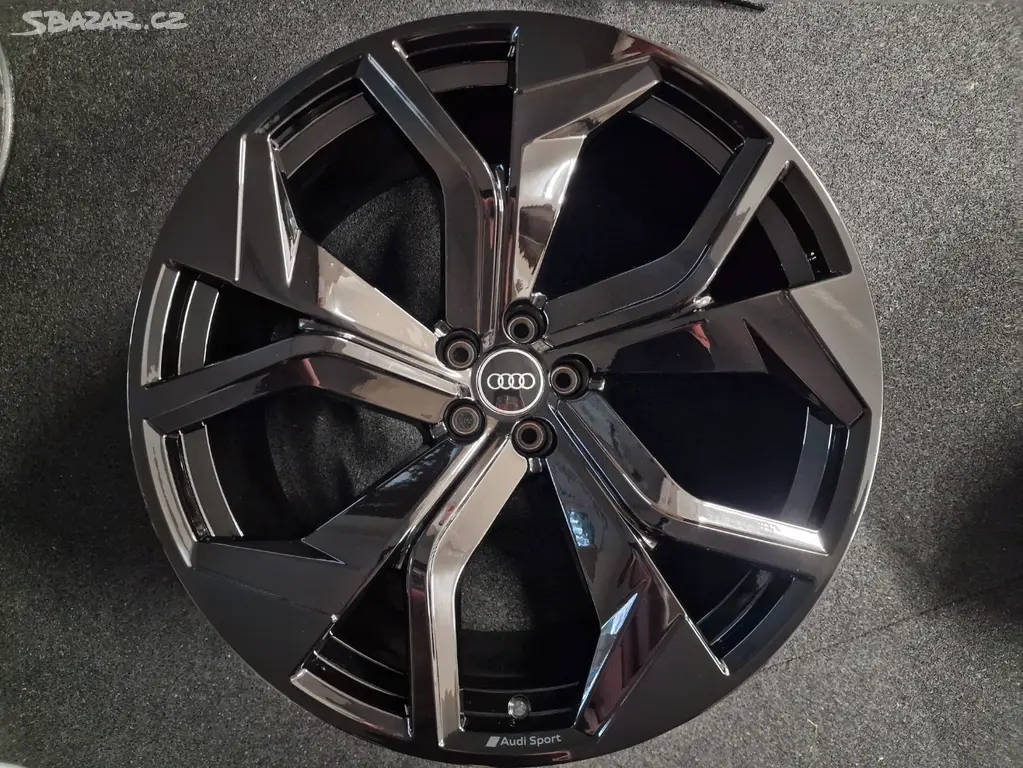 Audi RSQ8  Alu kolo 23   4M8601025 DC