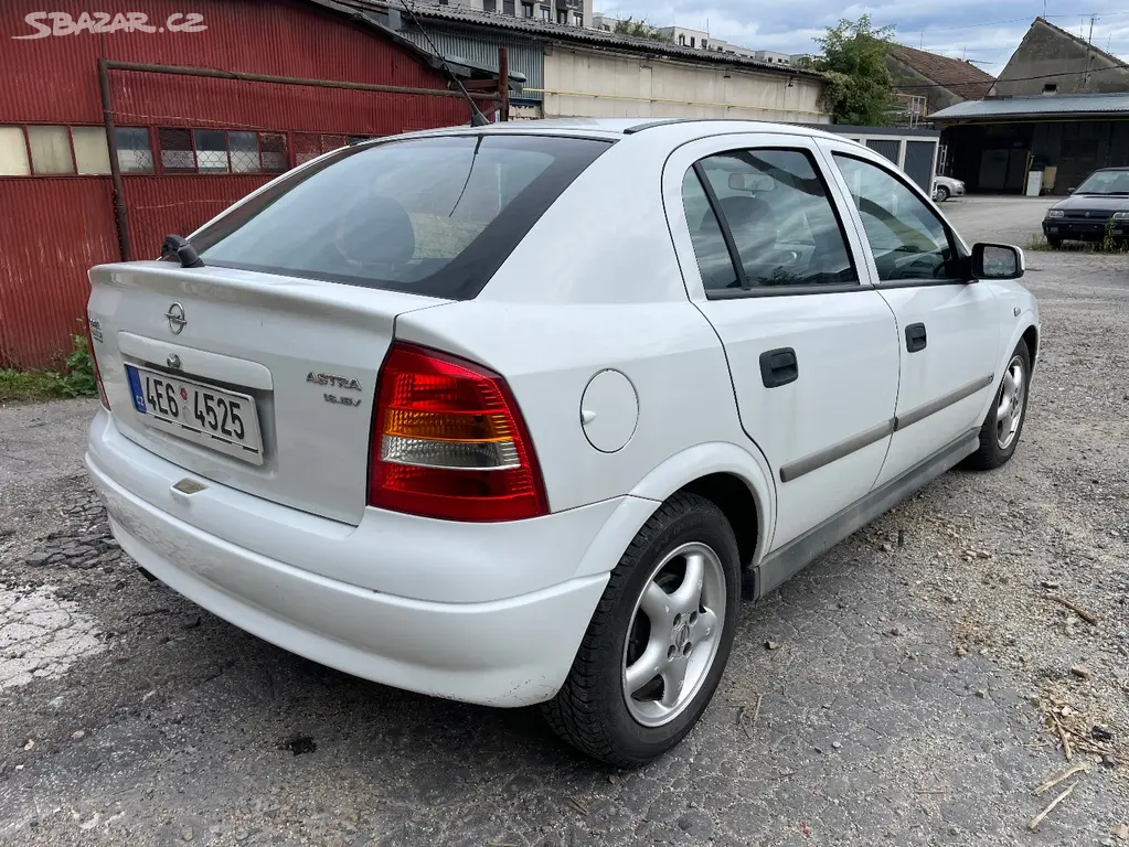 Opel Astra 1.6 16V - fotka 2