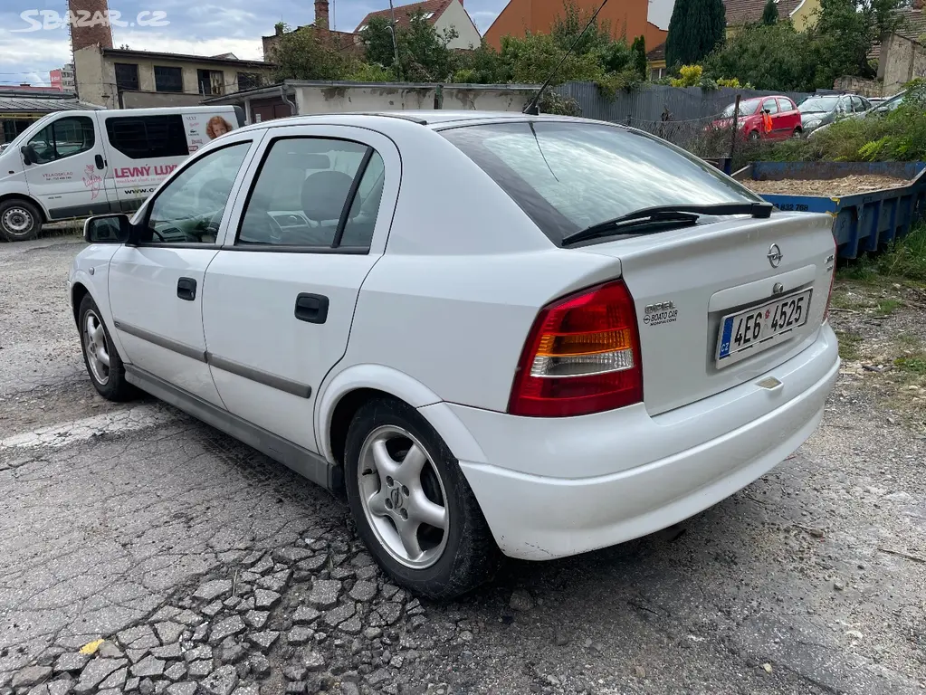 Opel Astra 1.6 16V - fotka 3