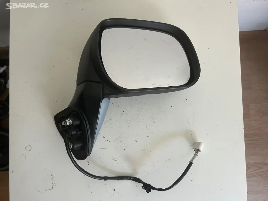 Toyota Verso zrcátko