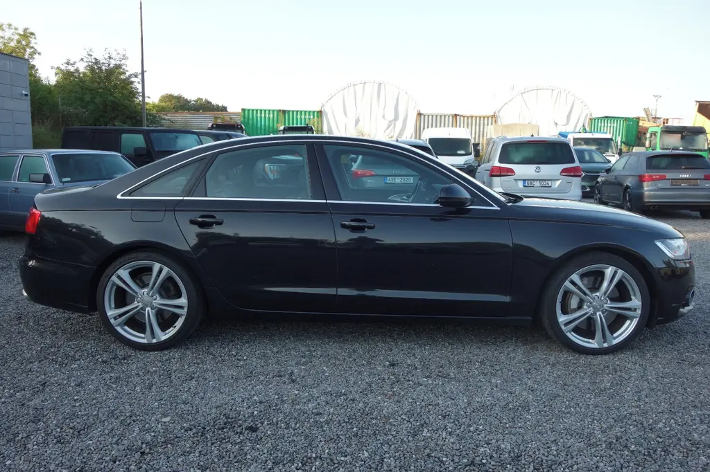 Audi A6 3.0TDi Quattro 230kW BOSE LED 12/2012 - fotka 4
