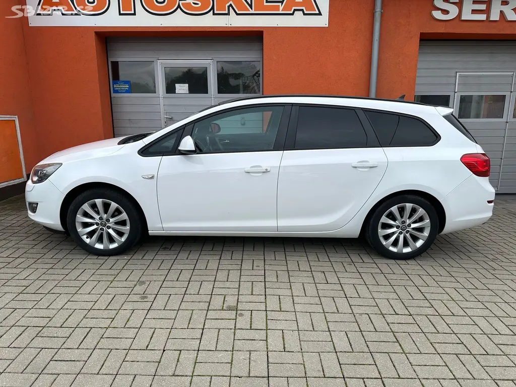 Opel Astra, 1.4 T 103KW NAVI,BI-XENON - fotka 3
