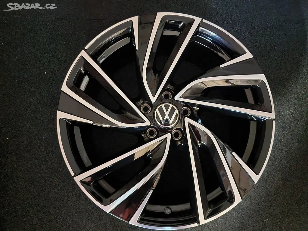 VW Golf 8  Alu kolo 19  Adelaide  5H0601025R  1 Ks