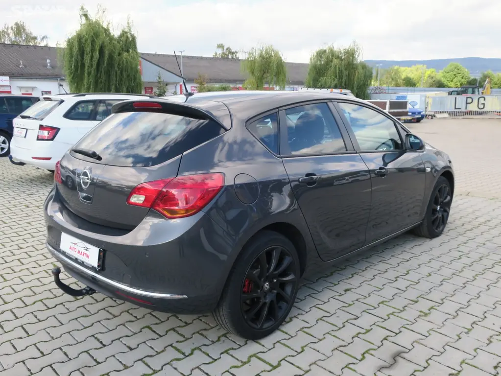 Prodám Opel Astra 1.4 Turbo 103 kW - fotka 4