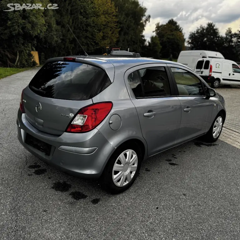 Opel Corsa D 1.2 63kW - fotka 3