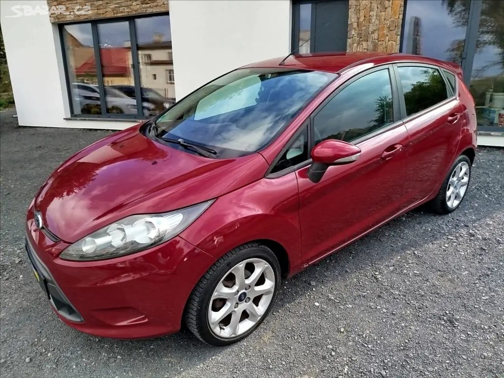 Ford Fiesta, 1,2 i 60 kW, HOT MAGENTA - fotka 2