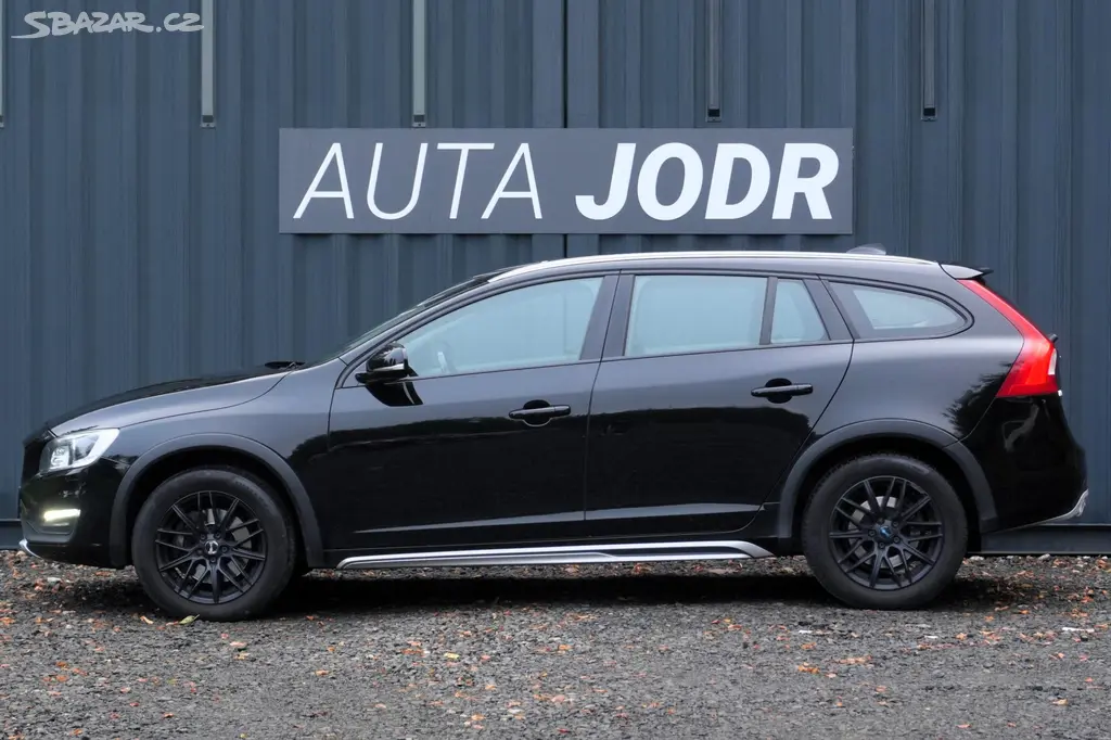 Volvo V60, 2.4 D4 Cross Country,ČR, Tažné - fotka 2