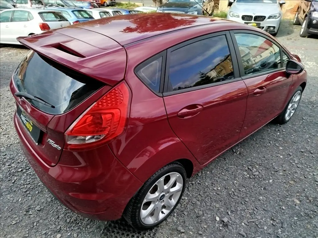Ford Fiesta, 1,2 i 60 kW, HOT MAGENTA - fotka 6