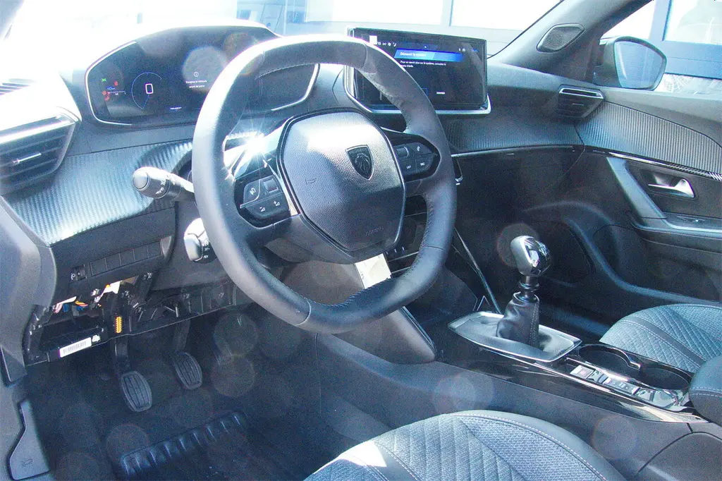 Peugeot 2008, ALLURE PureTech 100 S&S MAN6 - fotka 4