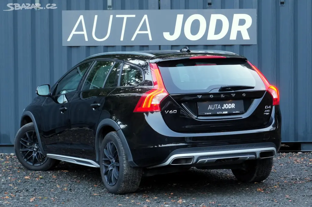 Volvo V60, 2.4 D4 Cross Country,ČR, Tažné - fotka 5
