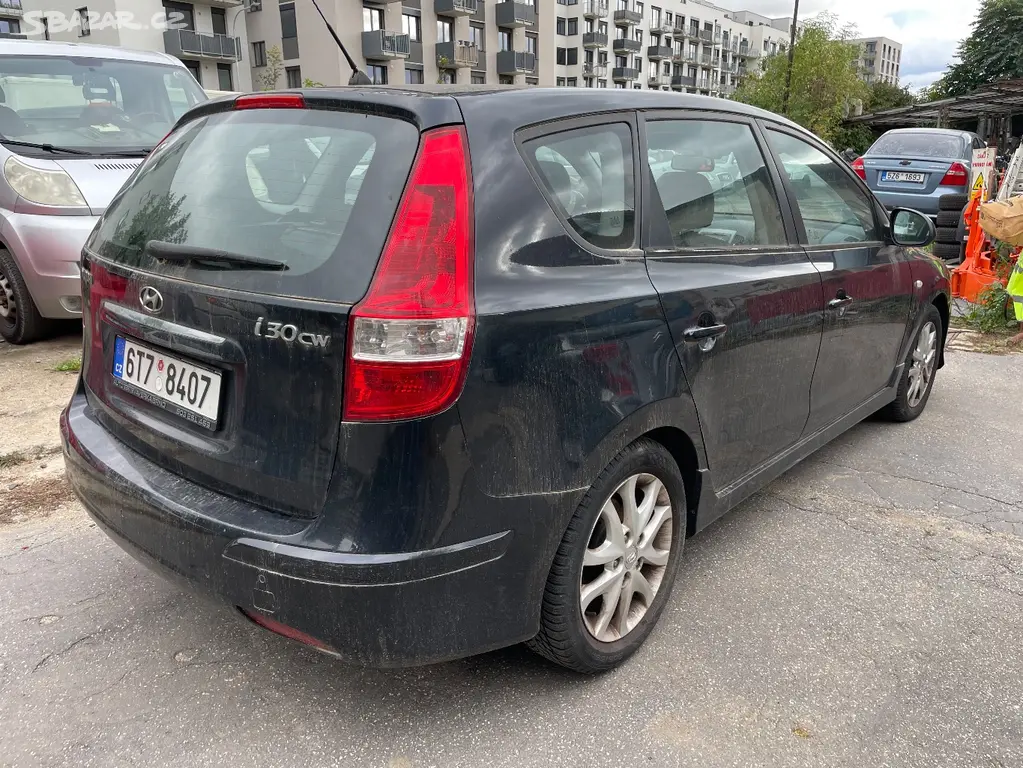 Hyundai I30 1.6 16V kombi - fotka 2