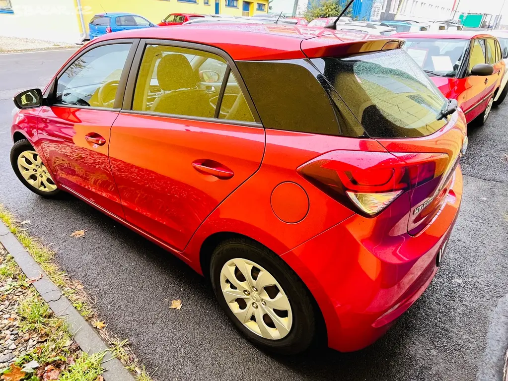 HYUNDAI i20 1.2 i BENZÍN NAJETO JEN 49 TIS KM! - fotka 4