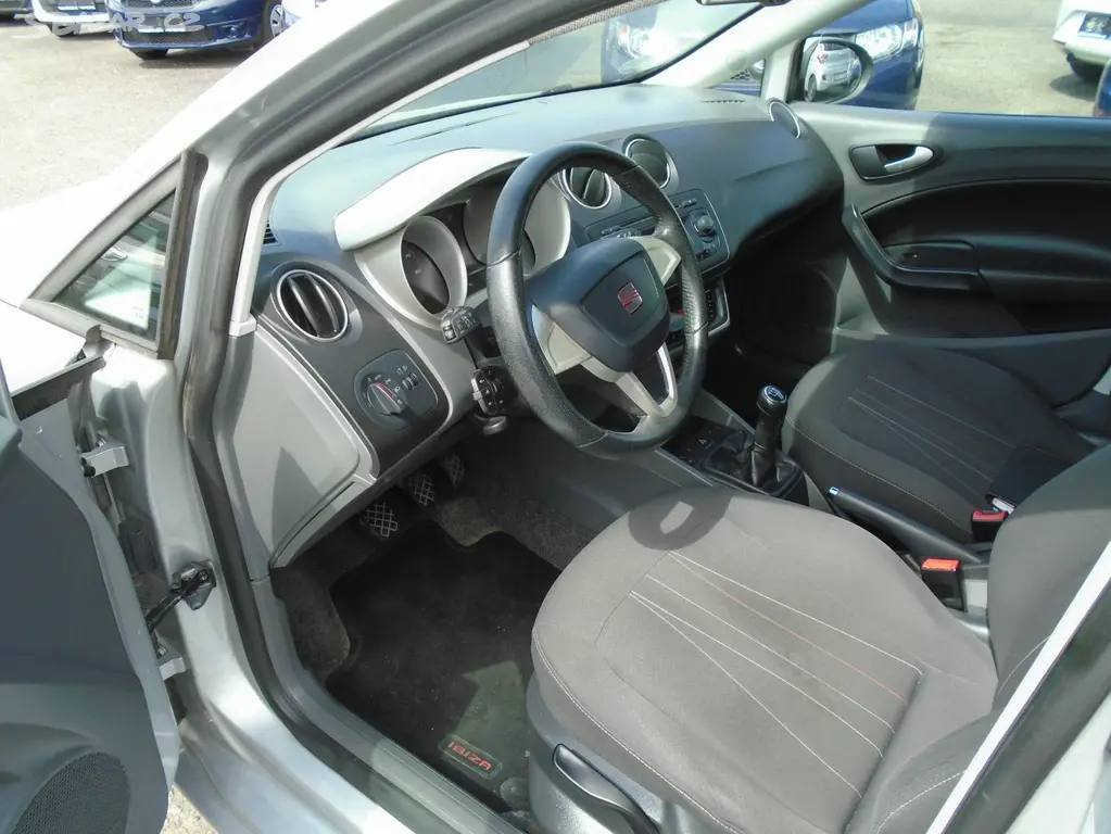 Seat Ibiza 1.2 TSI 77kW serv.kniha - fotka 6