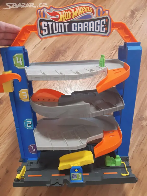 Hot Wheels Transforming Stunt Garage