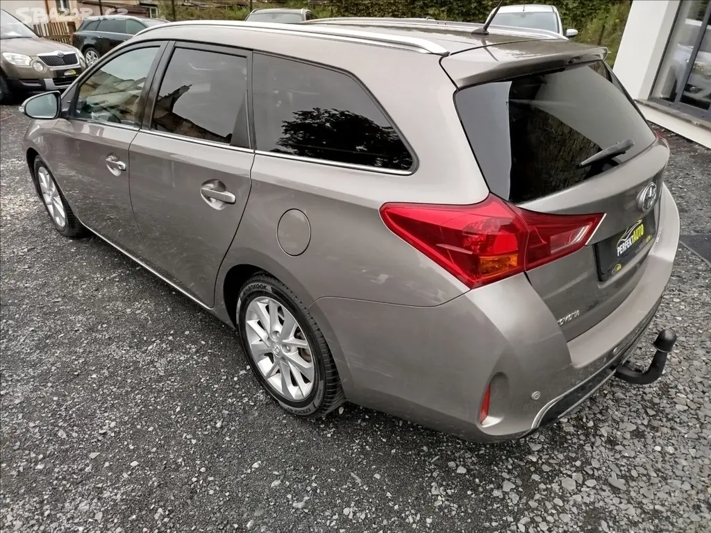Toyota Auris, 2,0 D-4D, 91kW, 1.MAJITEL - fotka 4