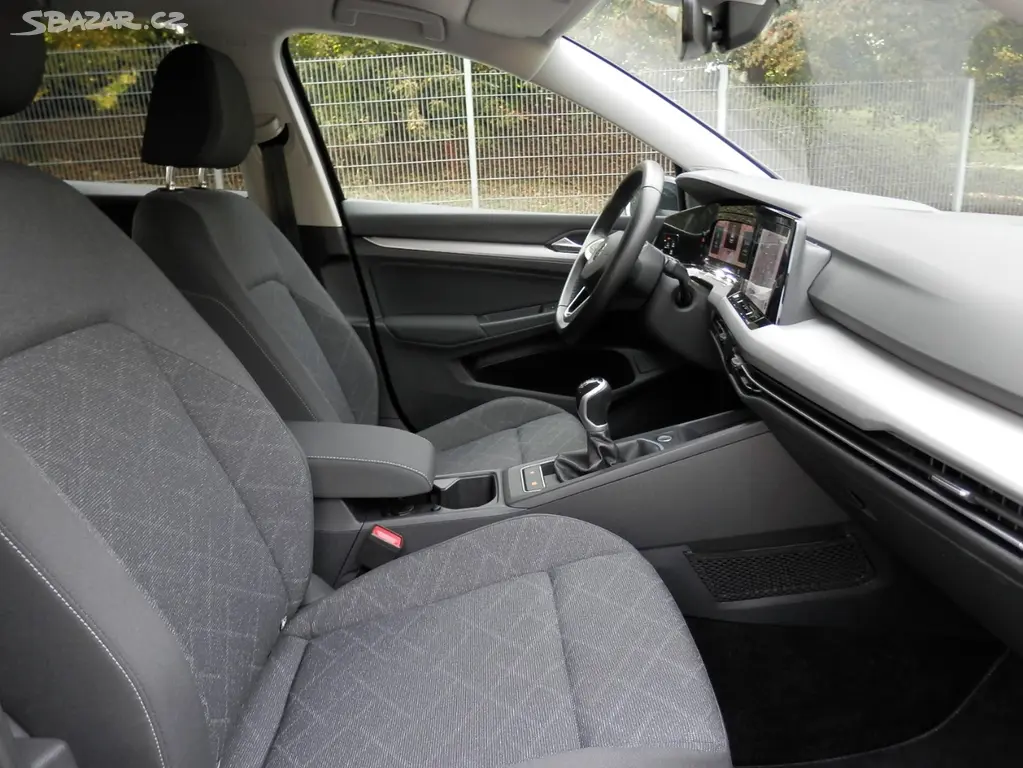 VW Golf 1.5TSi 110Kw, Navi, 13tis. Km DPH - fotka 6