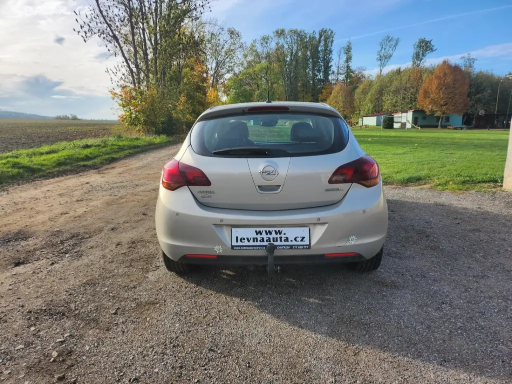 Opel Astra 1.4 16V - fotka 6