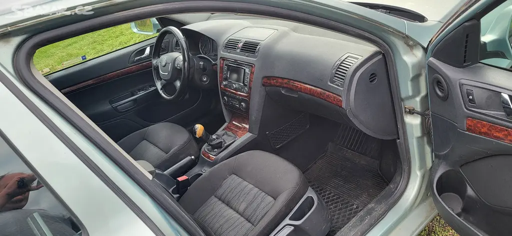 Škoda Octavia combi 2.0 TDI 103 Kw Eegance CZ-TOP - fotka 6