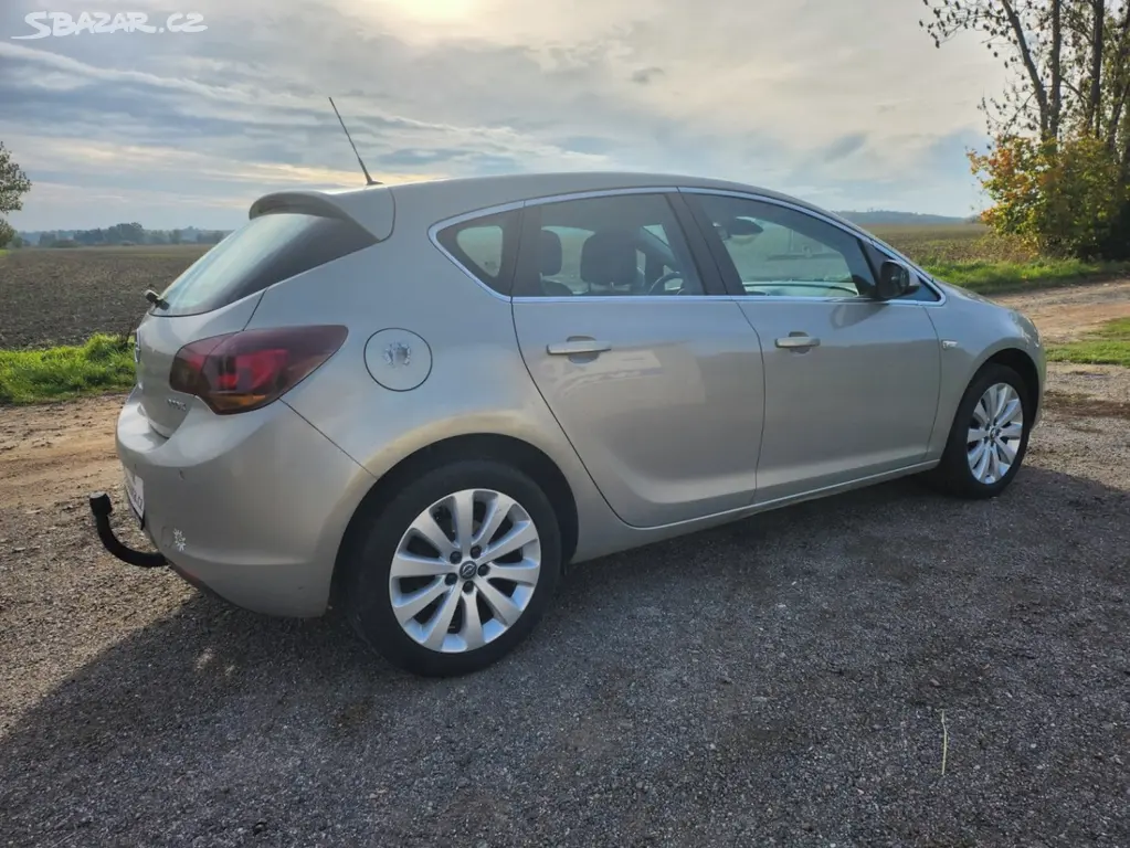 Opel Astra 1.4 16V - fotka 4