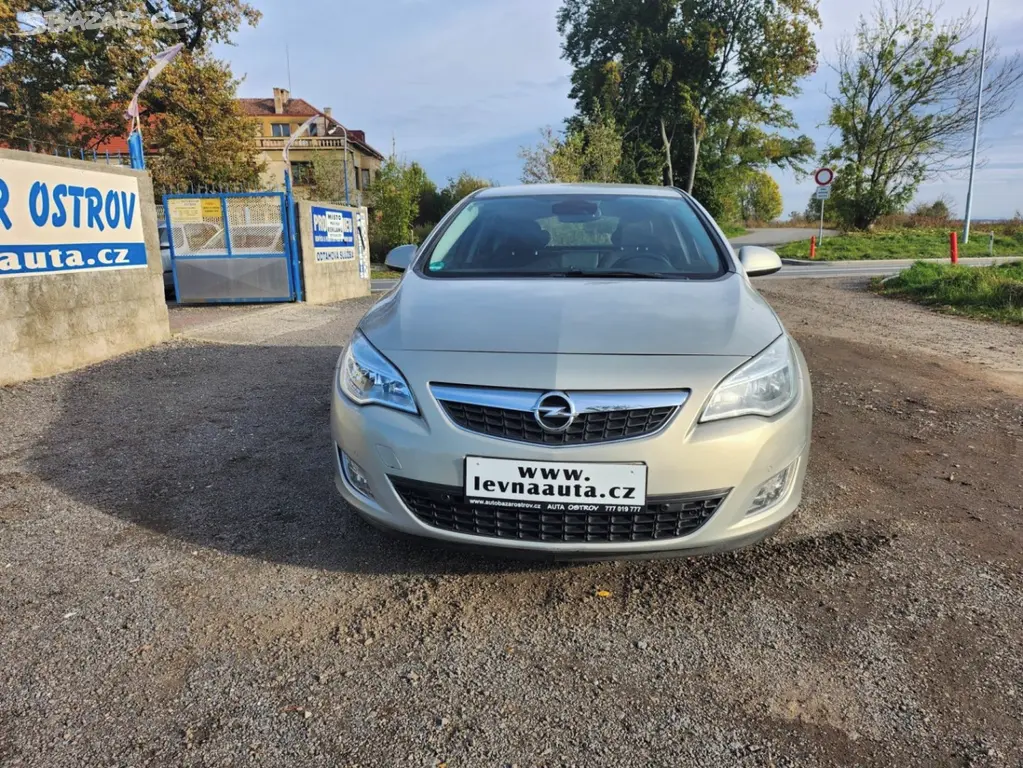 Opel Astra 1.4 16V - fotka 2