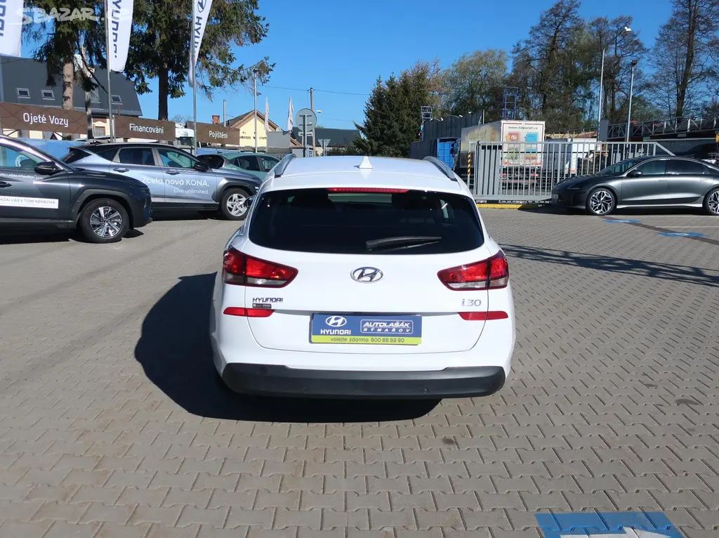 Hyundai i30, 1.6CRDi 85kW STYLE NAVI ALU - fotka 6