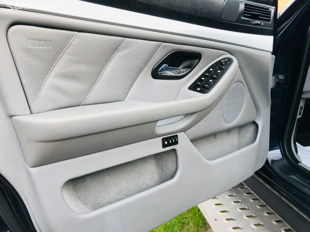 BMW Řada 5, E39 540i - fotka 5