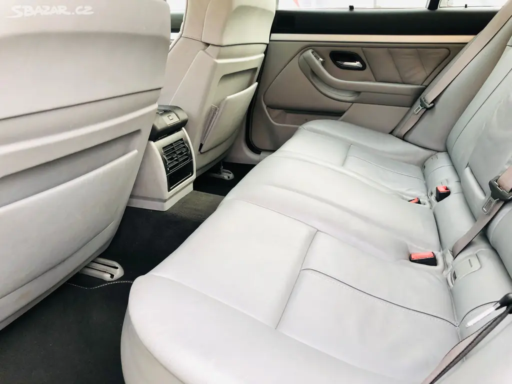 BMW Řada 5, E39 540i - fotka 4