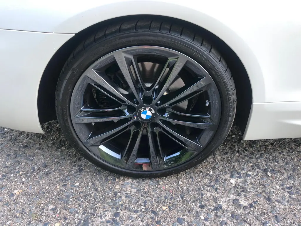 BMW Řada 6, 650i , 27000 km! Nutné vidět - fotka 2