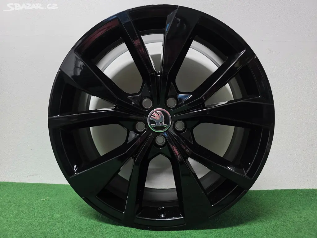 Škoda Scala Kamiq Alu kola 18 Nové  2G7601025 G