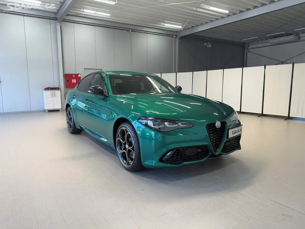 Alfa Romeo Giulia, 2.0 Turbo 280k AT8 AWD INTENSA - fotka 6