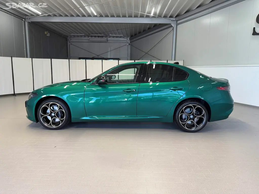 Alfa Romeo Giulia, 2.0 Turbo 280k AT8 AWD INTENSA - fotka 2