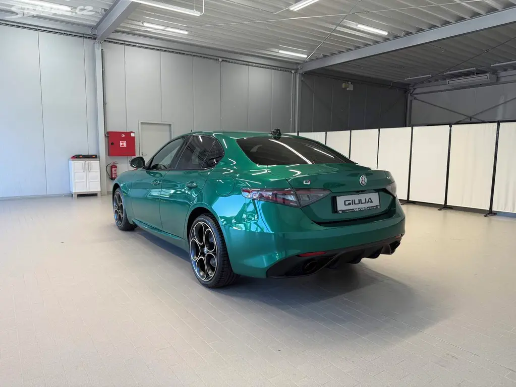 Alfa Romeo Giulia, 2.0 Turbo 280k AT8 AWD INTENSA - fotka 3