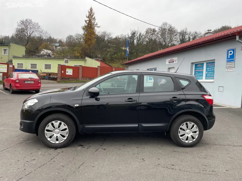 Nissan Qashqai, 1,6 86kW, SERVISKA, TOP STAV - fotka 2