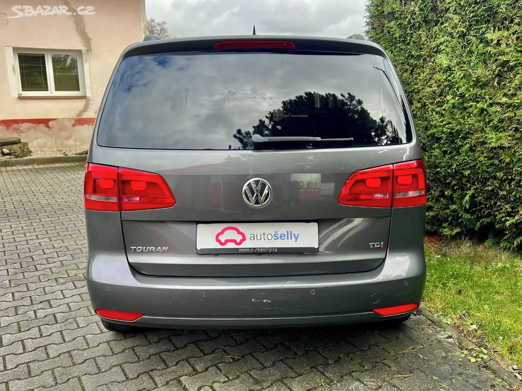 Volkswagen Touran 1,6 TDi DSG 7-MÍST 141tkm záruka - fotka 4