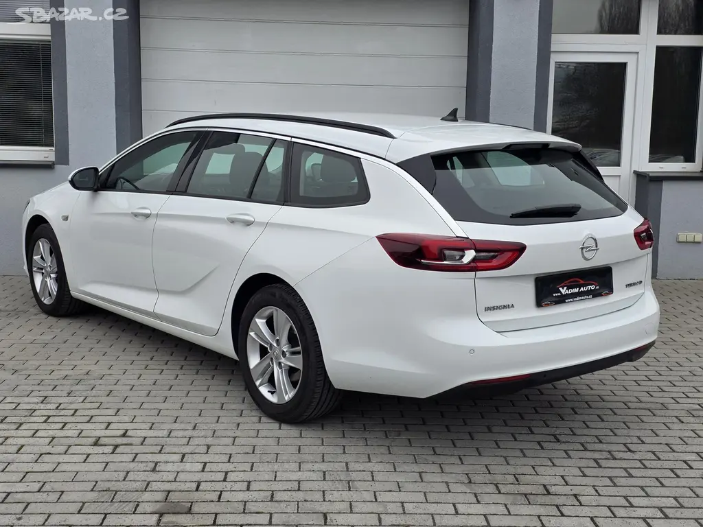 Opel Insignia, 2.0 CDTi 125KW AUTOMAT ČR NOVÉ - fotka 4